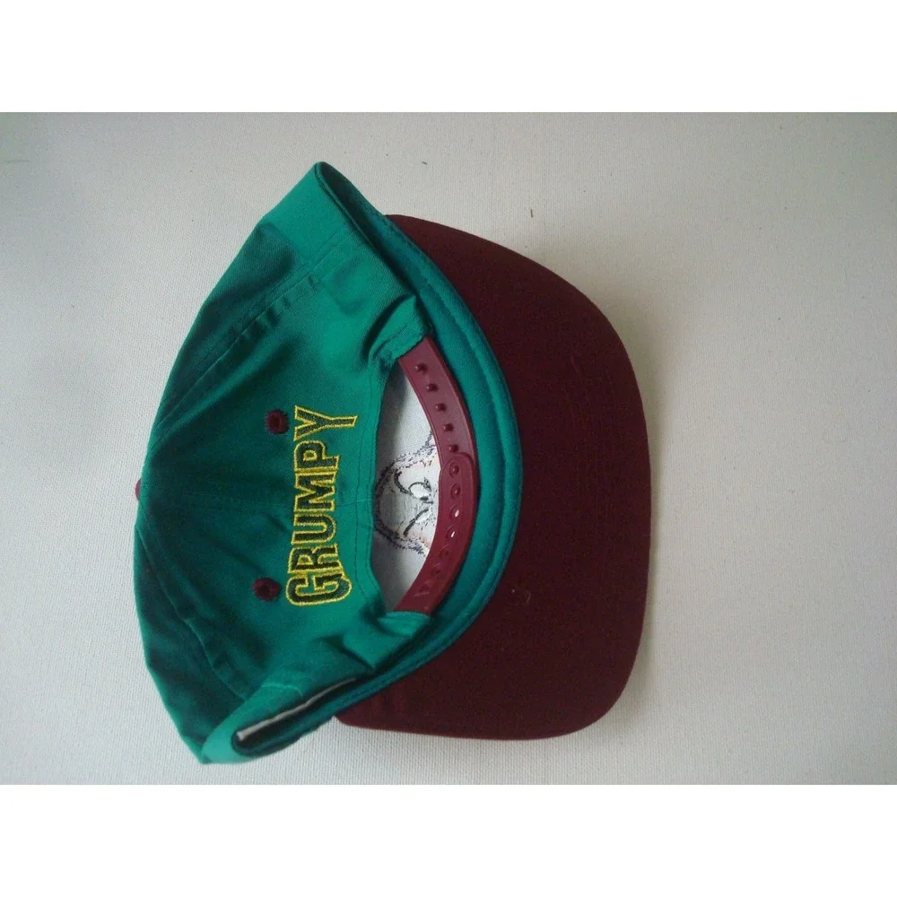 YOUTH --- SNAPBACK 90S  SCRIPT DISNEY GRUMPY      HAT CAP‎ DEADSTOCK  VINTAGE T9